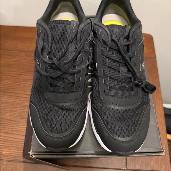 Vionic Walk Strider Black and White Sneakers 10.5 - Picture 3 of 8